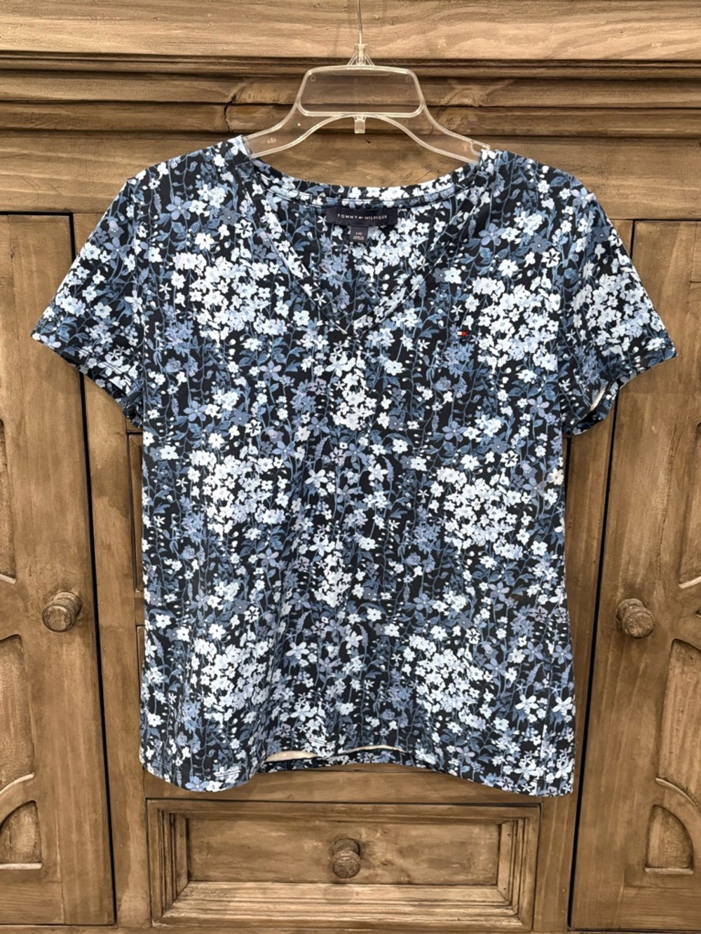 NWOT Women’s TOMMY HILFIGER Navy/Light Blue Floral Print Casual Top (Large)